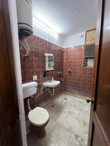 Bathroom Image of 1400 Sq.ft 3 BHK Apartment / Flat for rent in RWA Hardev Puri, Gautam Nagar New Delhi for Rs. 55000