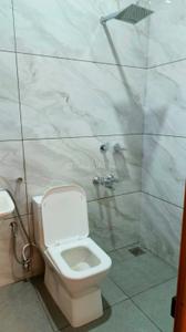 Bathroom Image of 1600 Sq.ft 5 BHK Independent House for sale in Eroor Kochi for Rs. 20000000