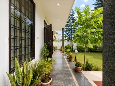 Balcony Image of 6500 Sq.ft 3.5 BHK Independent House for sale in Mussoorie Road Dehradun for Rs. 35000000