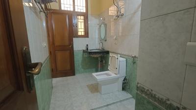 Bathroom Image of 800 Sq.ft 1 BHK Builder Floor for rent in Sector 40 Gurgaon for Rs. 23500