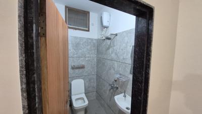 Bathroom Image of 400 Sq.ft 1 BHK Builder Floor for rent in Mahalakshmi Nagar Indore for Rs. 16500