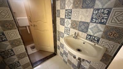 Bathroom Image of 900 Sq.ft 1 BHK Independent House for rent in Pimple Gurav Pune for Rs. 18000