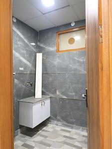 Common Bathroom Image of 1700 Sq.ft 4 BHK Builder Floor for sale in Vasundhara Ghaziabad for Rs. 18000000