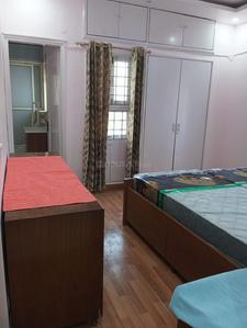 Bedroom Image of 1350 Sq.ft 2.5 BHK Apartment / Flat for rent in Azad Apartments, Kalu Sarai New Delhi for Rs. 75000