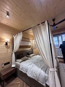 Bedroom Image of 6000 Sq.ft 3.5 BHK Villa for sale in Sahastradhara Road Dehradun for Rs. 100000000