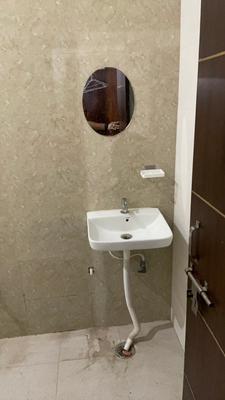 Bathroom Image of 700 Sq.ft 1 BHK Builder Floor for rent in Palam Vihar Extension Gurgaon for Rs. 16000