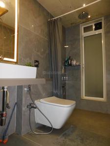 Bathroom Image of 900 Sq.ft 2 BHK Apartment / Flat for rent in Kukreja Golfscappe, Chembur Mumbai for Rs. 78000