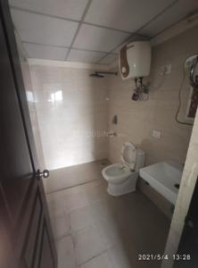 Bathroom Image of 1125 Sq.ft 2.5 BHK Apartment / Flat for rent in Sethi Max Royal, Sector 76 Noida for Rs. 29000