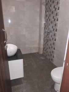 Bathroom Image of 2152 Sq.ft 2 BHK Builder Floor for rent in Gomti Nagar Lucknow for Rs. 22000
