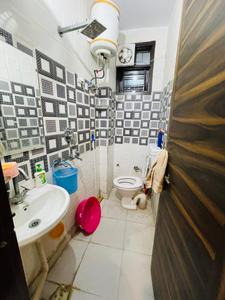 Bathroom Image of 600 Sq.ft 1 BHK Builder Floor for rent in Subhash Nagar New Delhi for Rs. 18000