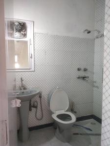 Common Bathroom Image of 1400 Sq.ft 2 BHK Builder Floor for rent in Sarita Vihar New Delhi for Rs. 32000