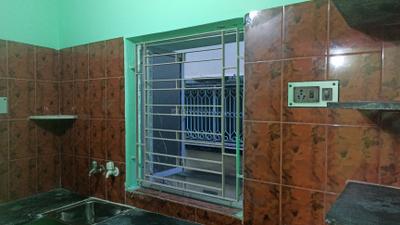 Kitchen Image of 650 Sq.ft 2 BHK Apartment / Flat for rent in Baranagar Kolkata for Rs. 15000