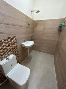 Bathroom Image of 1400 Sq.ft 2 BHK Independent House for rent in Jaypee Kensington Park Plot Phase 2, Sector 133 Noida for Rs. 25000