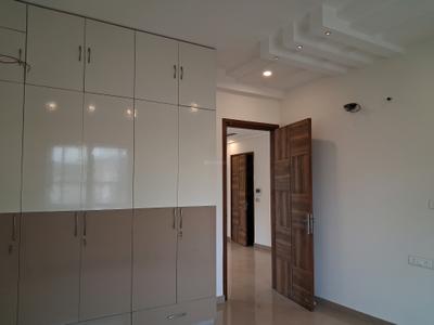 Bedroom Image of 1800 Sq.ft 3 BHK Builder Floor for sale in Paschim Vihar New Delhi for Rs. 39900000