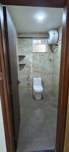 Bathroom Image of 1250 Sq.ft 2 BHK Apartment / Flat for rent in Benson Town Bengaluru for Rs. 50000