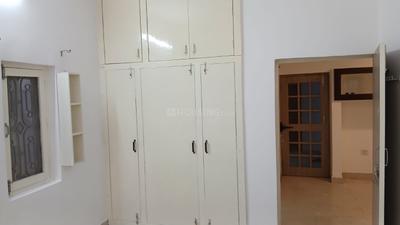 Bedroom Image of 1250 Sq.ft 2 BHK Builder Floor for rent in Indira Nagar Lucknow for Rs. 16500