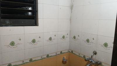 Bathroom Image of 650 Sq.ft 1 BHK Apartment / Flat for rent in Dhanori Pune for Rs. 15000