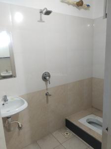 Bathroom Image of 914 Sq.ft 2 BHK Apartment / Flat for rent in Scheme No 140 Indore for Rs. 21000