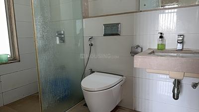 Bathroom Image of 650 Sq.ft 1 BHK Apartment / Flat for sale in Godrej The Trees, Vikhroli East Mumbai for Rs. 20000000