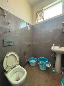 Bathroom Image of 1440 Sq.ft 2 BHK Builder Floor for rent in Sector 46 Gurgaon for Rs. 33000