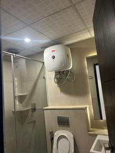 Bathroom Image of 2105 Sq.ft 3 BHK Apartment / Flat for rent in Supertech Supernova, Sector 94 Noida for Rs. 57000