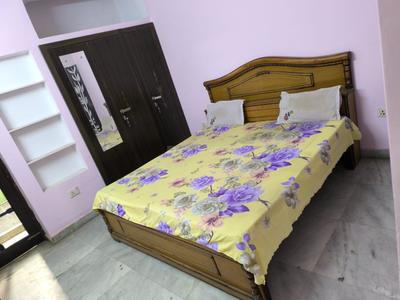 Bedroom Image of 1500 Sq.ft 2 BHK Builder Floor for rent in Sector 19 Noida for Rs. 32000