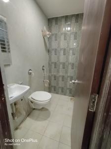 Bathroom Image of 500 Sq.ft 1 BHK Apartment / Flat for sale in Amann Highland Park, Malad East Mumbai for Rs. 7700000