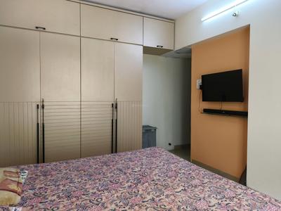 Bedroom Image of 900 Sq.ft 2 BHK Apartment / Flat for sale in Vile Parle West Mumbai for Rs. 40000000