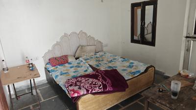 Bedroom Image of 1000 Sq.ft 1 RK Builder Floor for rent in Model Town New Delhi for Rs. 16000