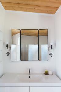 Bathroom Image of 3100 Sq.ft 4 BHK Apartment / Flat for sale in Kavita apartments, Santacruz West Mumbai for Rs. 160000000