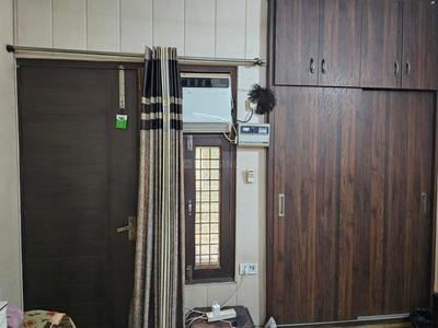 Bedroom Image of 1200 Sq.ft 3 BHK Builder Floor for sale in Ramesh Nagar New Delhi for Rs. 15000000