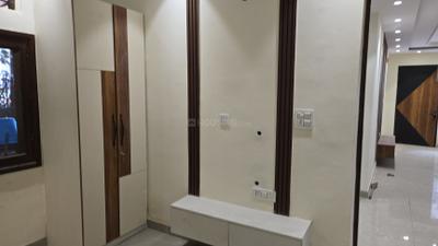 Bedroom Image of 1300 Sq.ft 3 BHK Apartment / Flat for sale in Paschim Vihar New Delhi for Rs. 20500000
