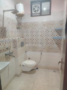 Bathroom Image of 1900 Sq.ft 2 BHK Builder Floor for rent in Palam Vihar Extension Gurgaon for Rs. 19000