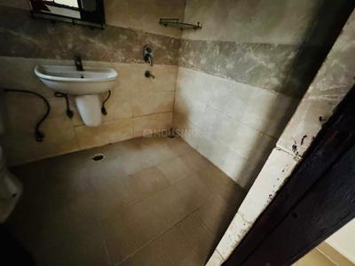 Bathroom Image of 915 Sq.ft 2 BHK Apartment / Flat for rent in Amrapali Princely Estate, Sector 76 Noida for Rs. 35000