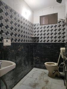 Common Bathroom Image of 900 Sq.ft 3 BHK Builder Floor for rent in Nawada New Delhi for Rs. 15000