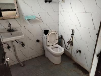 Bathroom Image of 650 Sq.ft 1 BHK Builder Floor for rent in Indirapuram Ghaziabad for Rs. 14100