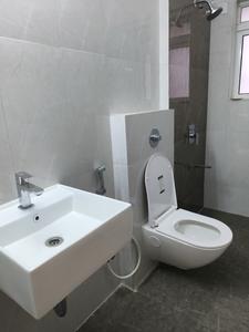 Common Bathroom Image of 2880 Sq.ft 4 BHK Apartment / Flat for sale in Vile Parle West Mumbai for Rs. 147500000