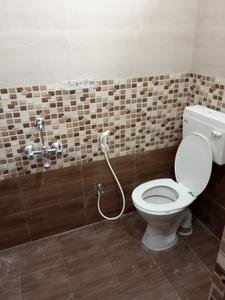 Bathroom Image of 1100 Sq.ft 2 BHK Independent House for rent in Thummaloor Hyderabad for Rs. 15000