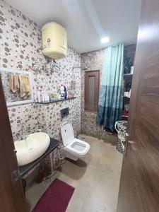 Bathroom Image of 1800 Sq.ft 3 BHK Builder Floor for rent in AGCR Enclave New Delhi for Rs. 60000
