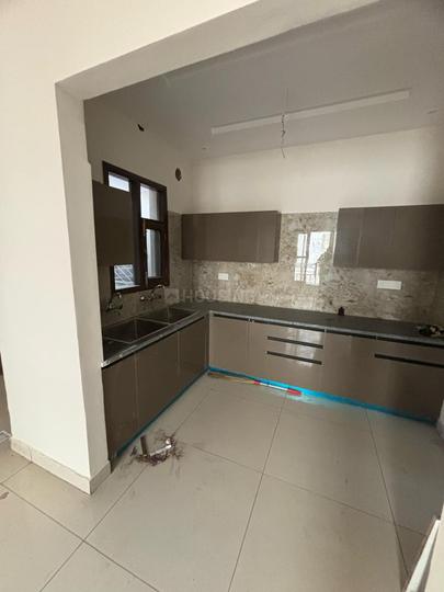 M M ESTATE Main Image 1