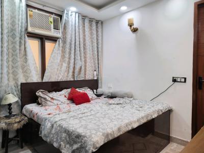 Bedroom Image of 1000 Sq.ft 3 BHK Apartment / Flat for sale in Sun View Apartment, Chhattarpur New Delhi for Rs. 6700000