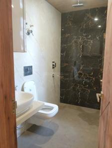 Bathroom Image of 1600 Sq.ft 3 BHK Apartment / Flat for rent in Bariatu Ranchi for Rs. 45000