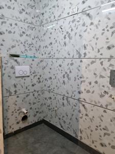 Common Bathroom Image of 810 Sq.ft 3 BHK Apartment / Flat for sale in Dwarka Mor New Delhi for Rs. 6000001