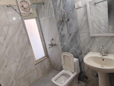 Bathroom Image of 1724 Sq.ft 3 BHK Apartment / Flat for rent in Keltech Golf Vista, Crossings Republik Ghaziabad for Rs. 22000