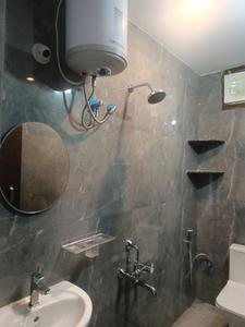 Common Bathroom Image of 600 Sq.ft 2 BHK Apartment / Flat for rent in Malleswaram Bengaluru for Rs. 25000