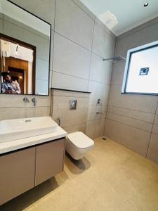 Bathroom Image of 1750 Sq.ft 3 BHK Apartment / Flat for sale in Mayfair Park, Sanauli Zirakpur for Rs. 10600000
