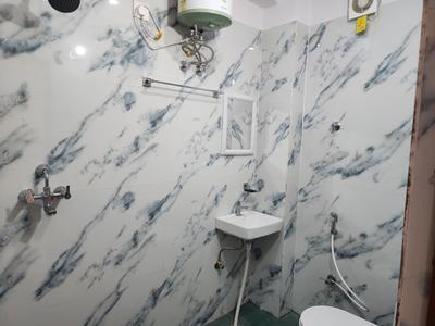 Bathroom Image of 560 Sq.ft 1 RK Apartment / Flat for rent in Karolan Ka Barh Jaipur for Rs. 15000