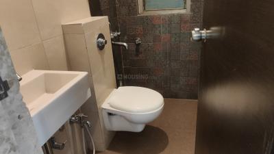 Bathroom Image of 650 Sq.ft 1 BHK Apartment / Flat for rent in Lower Parel Mumbai for Rs. 60000