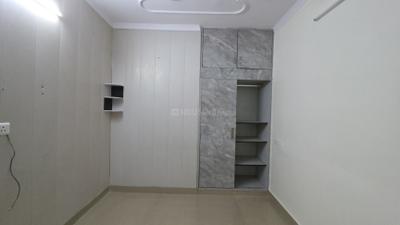 Bedroom Image of 1000 Sq.ft 3 BHK Apartment / Flat for rent in Shalimar Bagh New Delhi for Rs. 30000
