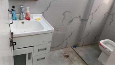Bathroom Image of 250 Sq.ft 1 RK Apartment / Flat for rent in Emaar Emerald Floors Premier, Sector 65 Gurgaon for Rs. 12500